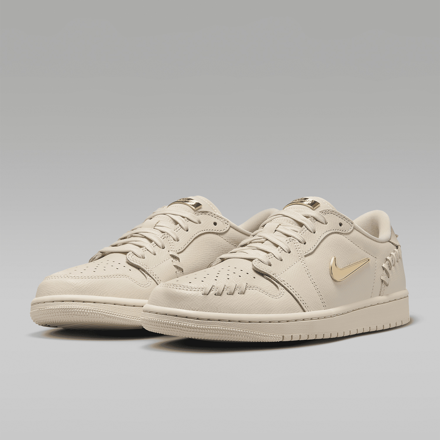 Nike Authentic Air Jordan 1 MM - Women'S Shoes Nike Jordan บทวิจารณ์และราคา