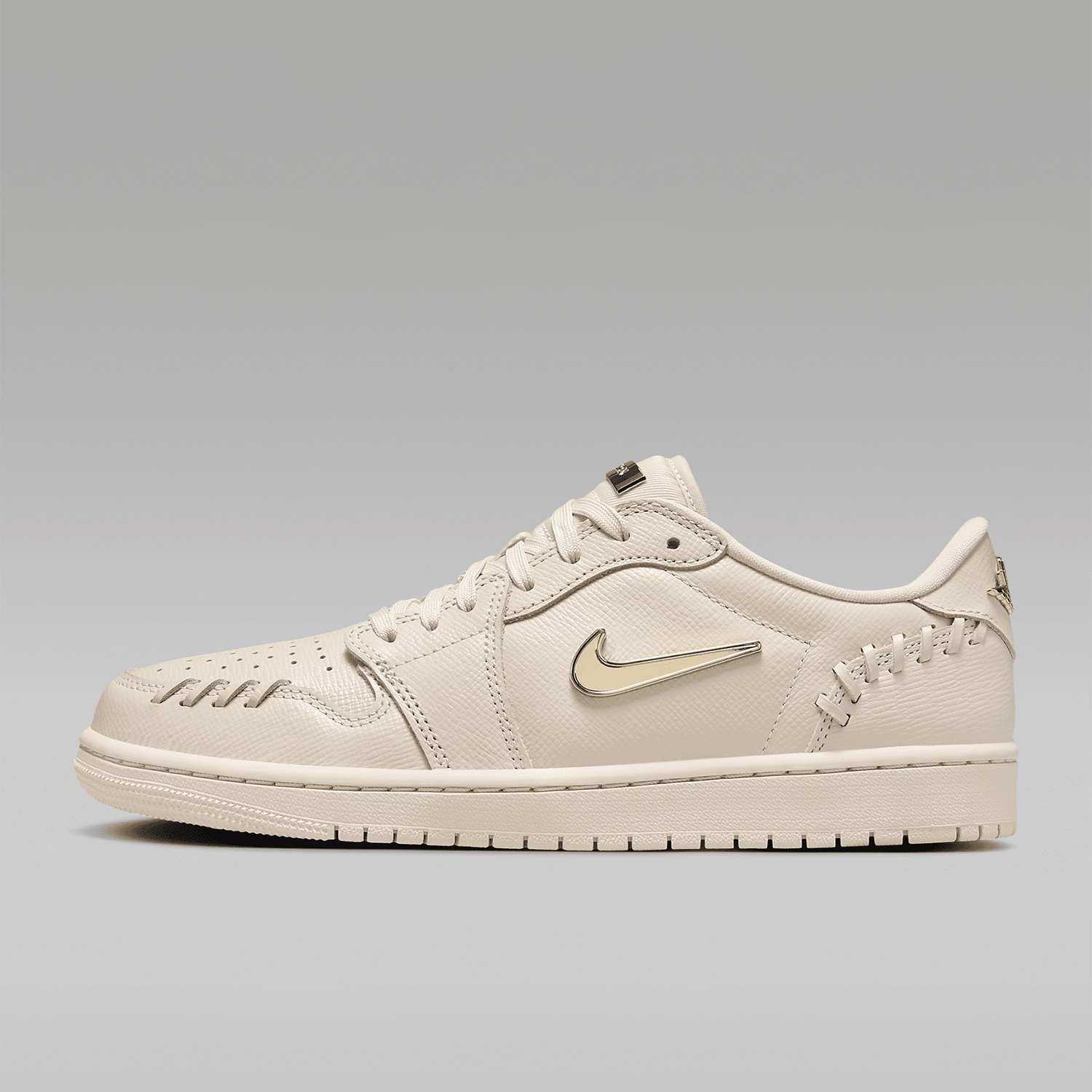 Nike Authentic Air Jordan 1 MM - Women'S Shoes Nike Jordan บทวิจารณ์และราคา