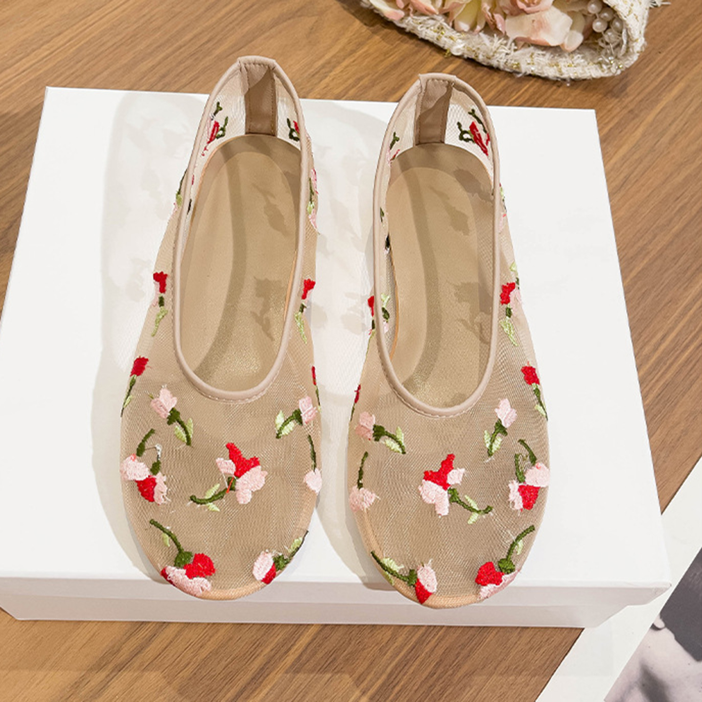 Hand Embroidered Flowers Desig - Women'S Shoes Hands Free บทวิจารณ์และราคา