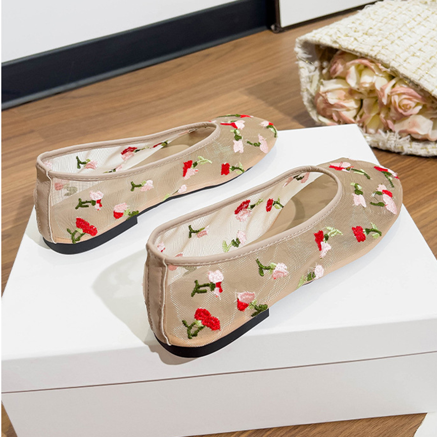 Hand Embroidered Flowers Desig - Women'S Shoes Hands Free บทวิจารณ์และราคา