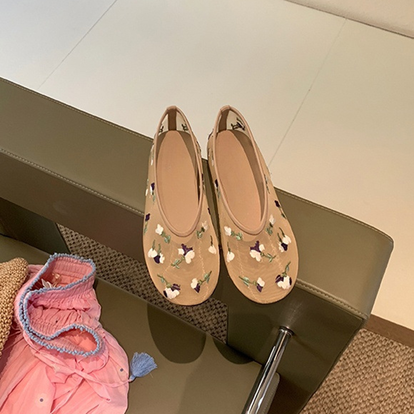 Hand Embroidered Flowers Desig - Women'S Shoes Hands Free บทวิจารณ์และราคา