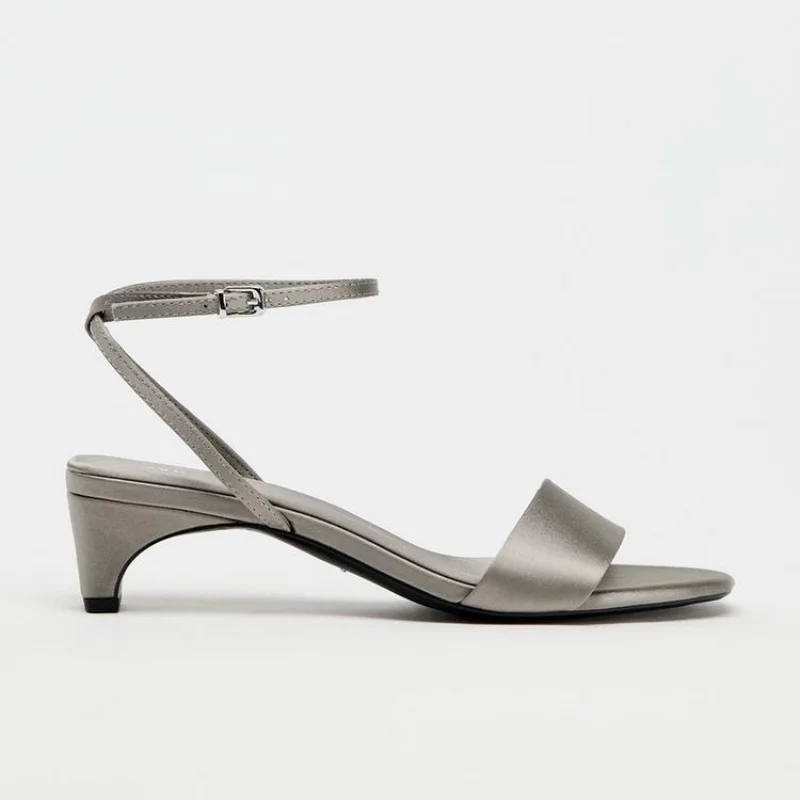 Elegant Square Toe Ankle Strap - Wide Fit Heels บทวิจารณ์และราคา